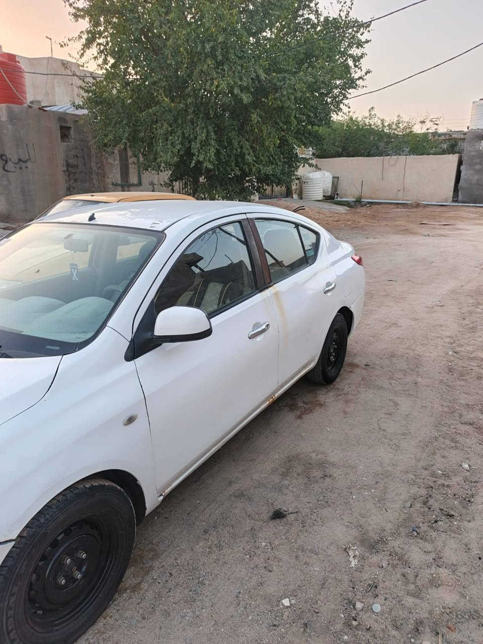 نيسان صني مديل 14
سنويه لـ27  
تخم تاير 
٣ قطع بارد 
كير+ مكينه بيه خيط 
سياره نضيفه وخير من الله 
رقم بصره  ومكان بصره 
السعر 75 وبيه مجال 
الاستفسار ***********
