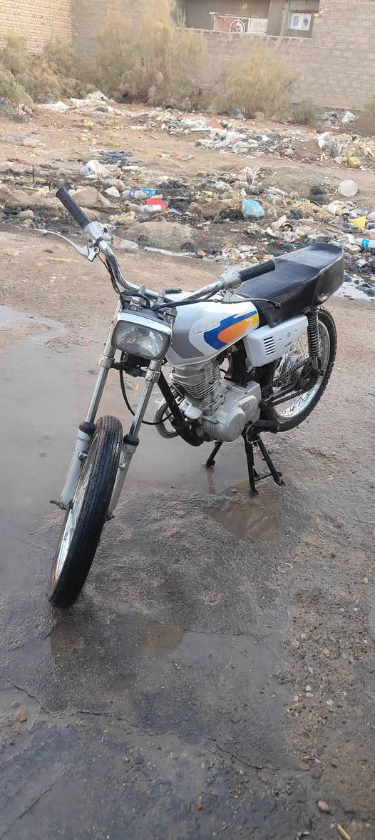 سلام عليكم دراجه اللبيع كلك كلك دراجه نضيفه وسريعه تجي تشوفه وتفحصه سعر 350وبيه مجال رقم***********
