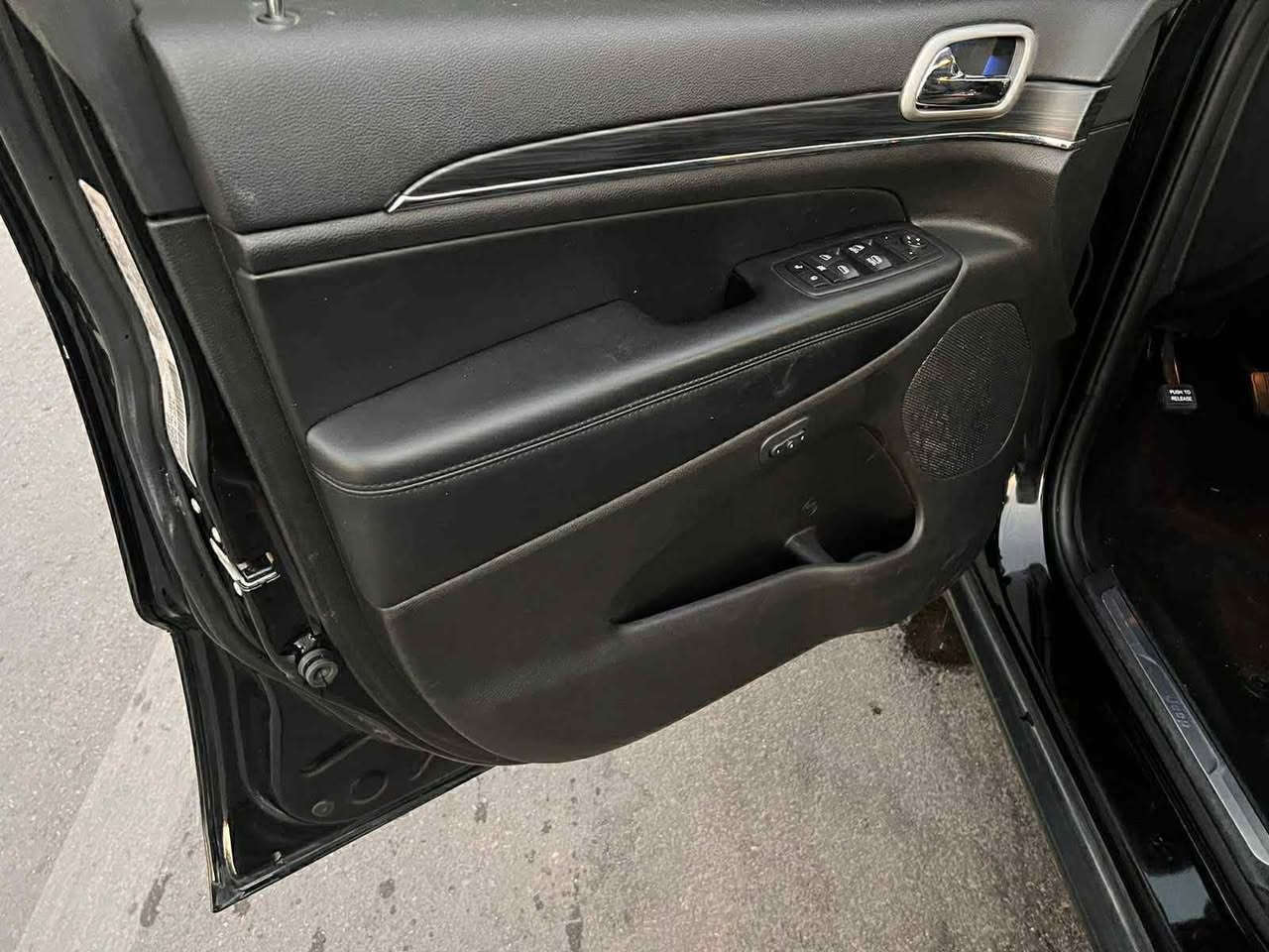 ٢٠ معلايه ٢٢ 
فئه لمتدد اعلى فئه 
حادث بسيط بدون دواخل لغد شاصي مكفول 
بيه جاملغ وبنيد صبغ وشويه من الباب مباوك علمود الجاملغ 
المواصفات
*فتحه سقف 
كشنات كهربائي
*نضام دفع رباعي 4*4
*نضام قياده سبورت
*نضام ايكو
*اطفاء ذاتي للمحرك عند التوقف
*رادارات خلفيه وجانبيه
*نقطه عمياء
*حساسات خلفيه
*توقف تلقائي بريك عند وجود اجسام خلف السياره 
*شاشه جبيره كار بلي 
*جنطه شفط كهرباء
*تدفئه تبريد كشنات 
*تدفئه تبريد ستيرن 
ويل ٢٠ 
*كشن كهرباء
*نقطه عمياء
ماشيه ٦٩ الف جديده بحالة الوكاله السياره
وبعد بيه مواصفات 
السعر 215 وبيها مجال للشراي 
عنوان الناصريه
***********
