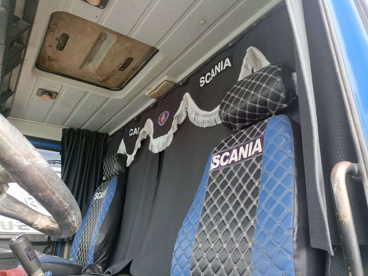 سكانيا 113 محرك وكير بشرط 
مكينه 112 ونص
كير 5/5
رقم وسنوية وهزة جديدة بأسمي
رقم نينوى دولي
حصة كاز/300لتر
سيارة على وضع البلاد وضع شركة 
للاستفسار الاتصال على الرقم ***********
***********
