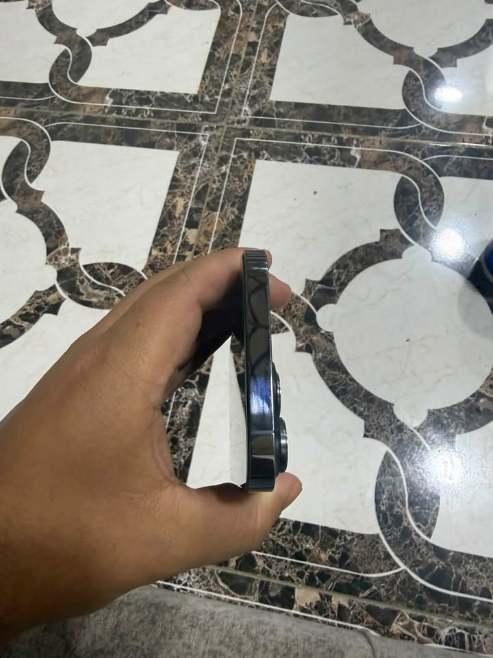 بسم الله الرحمن الرحيم  السلام عليكم جهاز ايفون 13 برو ماكس للبيع ذاكره256 تك خط لون اسود جهاز نظيف حيل بطاريه69 بالشحن فول والجهاز بلادي هوه ما يعبر شرط شرط  وشرط وضمان ما مفتوح الجهاز وبسعر 680وبي مجال للشراي   ***********
