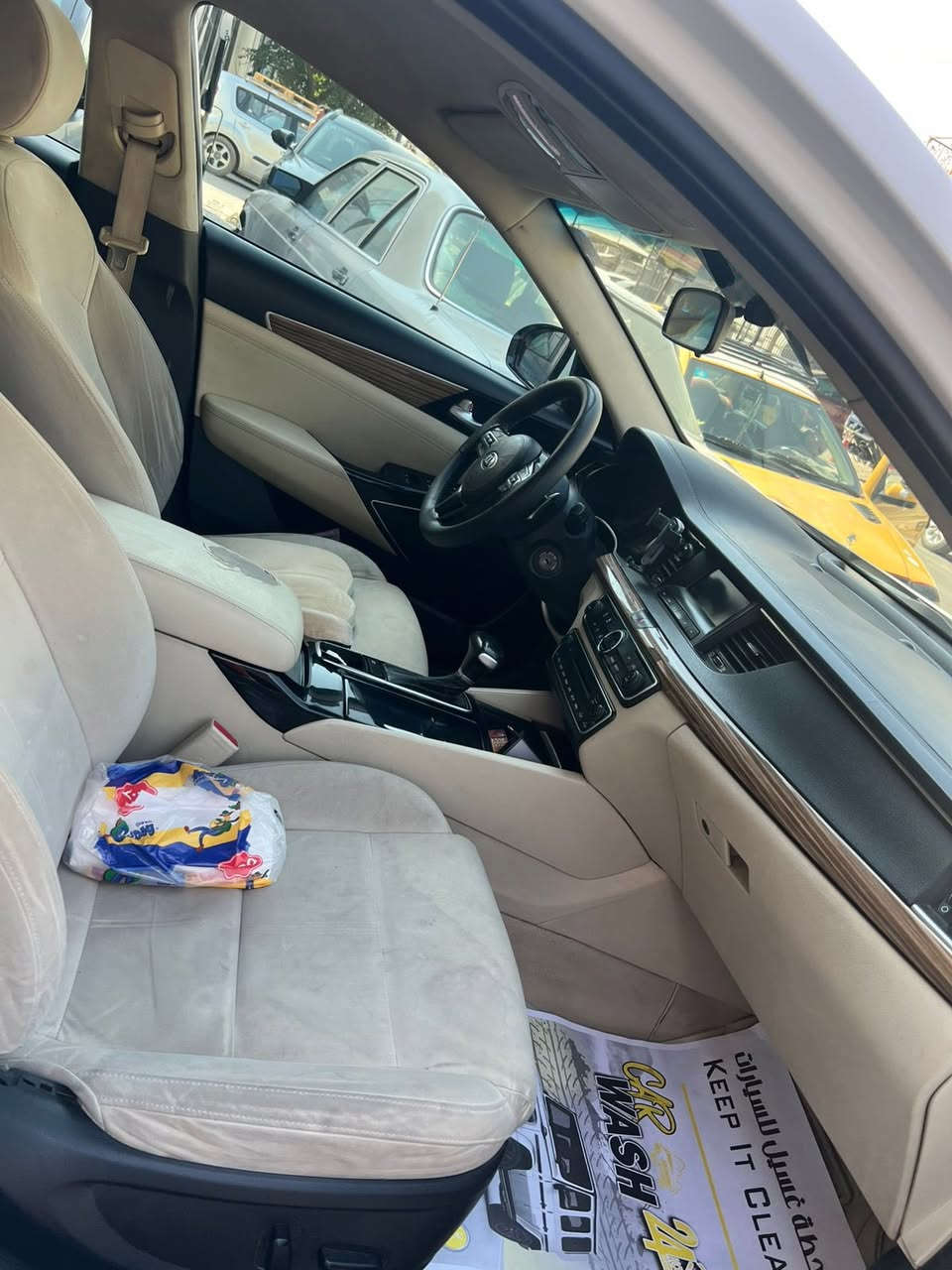 كادينزا 2018 
خليجي 
ضربتها جاملغ يسرة و بنيد ( مضروبة بهويشة ) 
تحكمات ستيرن 
كوشنات كهرباء 
شاشة و كاميرا 
محرك 3500 دوش المرغوب
السعر 145 و بيها مجال بسيط 
***********
