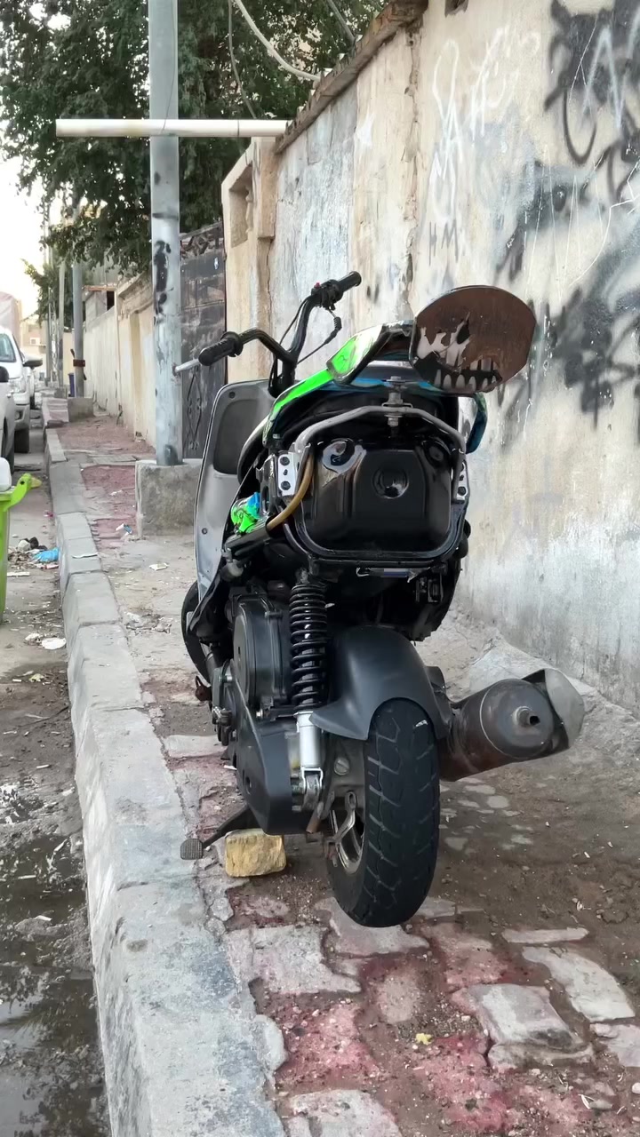 السلام عليكم
قجمه اول فتحة بوشتها 55 بس بوشه وبستم 
شلعه ومعدل وخرسه سلف وهندر كامله ما بيها اي نقص 
سعر 900 وبيها مجال او مراوس ايراني رقم  بصره امن داخلي 
***********
