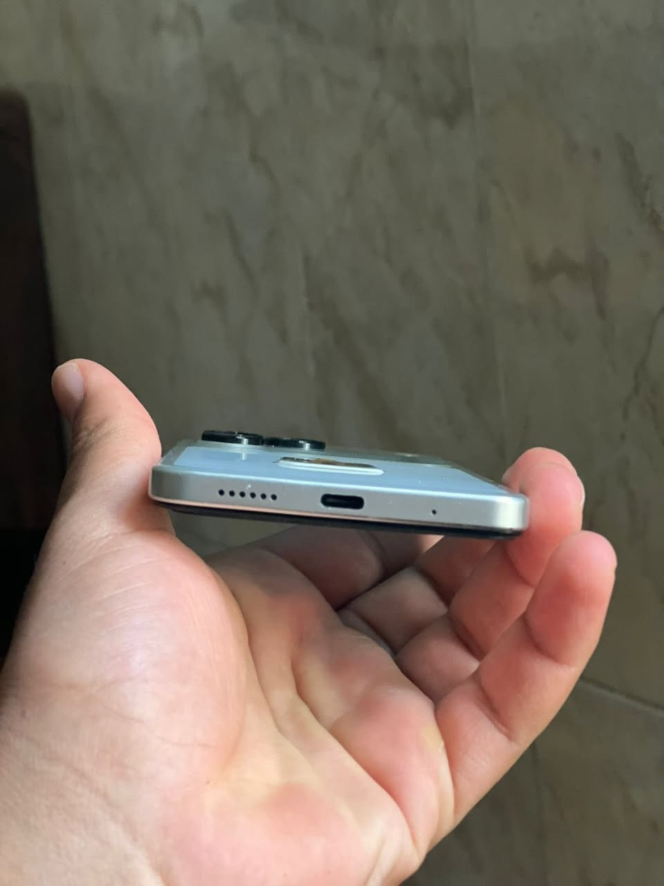 السلام عليكم
جهاز A17 Pro Max ذاكرة ١٢٨ عشوائيه ١٢ جهاز نظيف شرط جديد مستخدم شي قليل السعر ١٦٠ وبيه مجال 
***********
