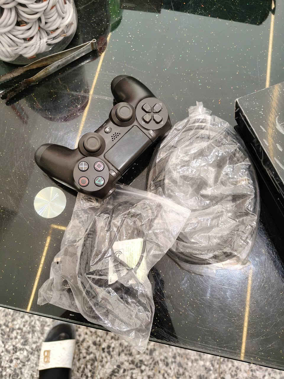 للبيع بلي فور مهكر قرص بي 7 لعبات ذاكره 500
السلام عليكم ورحمة الله وبركاتة 
بلي فور مهكر قرص بي 7 لعبات نضافه 100٪
جوستك اصلي كيبلات كارتونه الجهاز جديد باله. 
سعره 180 الف بي مجال حك الجيه بغداد عل فحص 
رقم ***********
