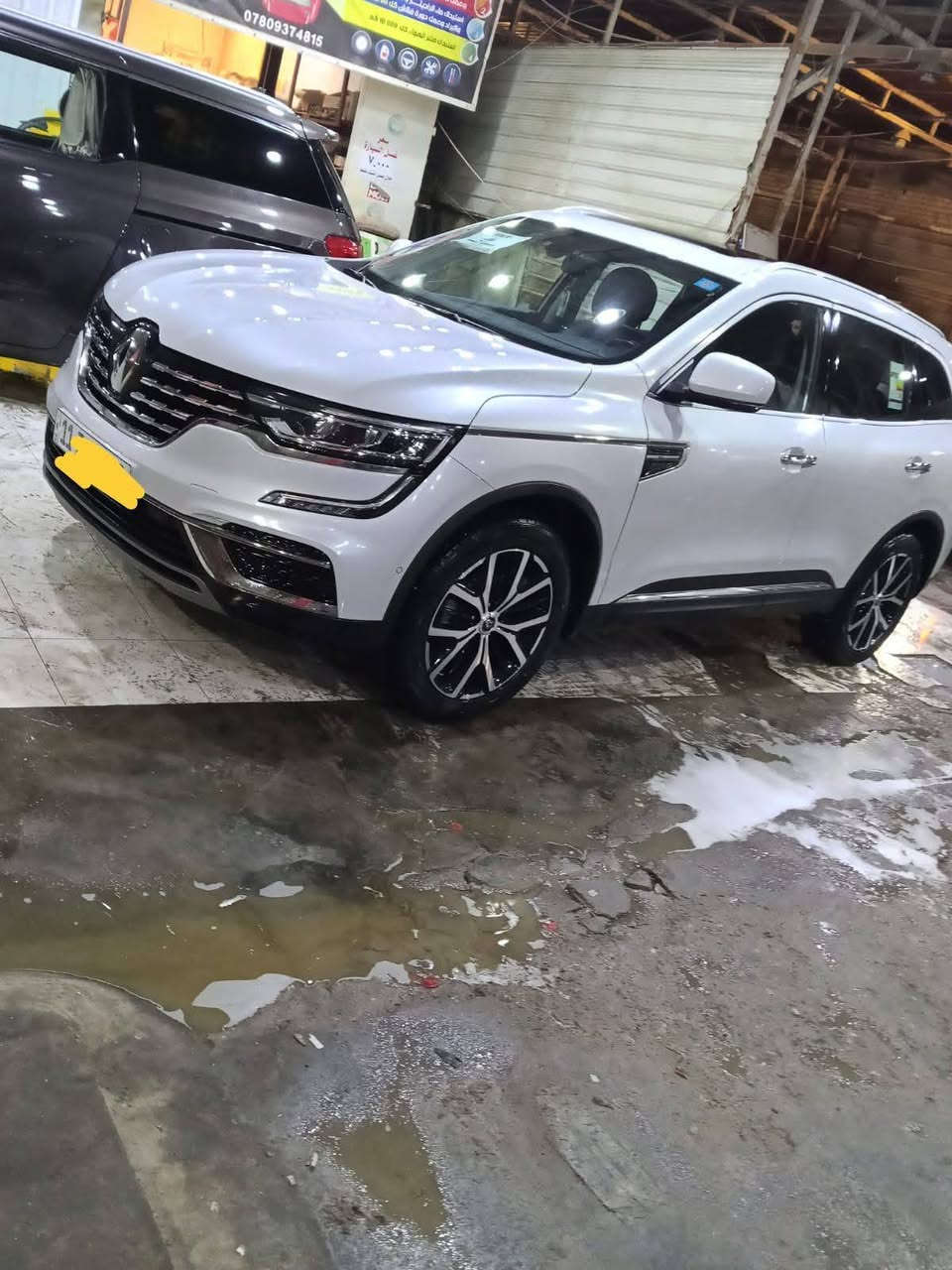 رينو كوليوس
.نظام منع انغلاق المكابح 
.نظام مساعدة في حالات الفرملة الطارئة
.الضغط للتحدث التعرف على الصوت 
.وسائد هوائية للسائق والراكب عدد 6
.غطاء لحقبة الأمتعة
.مساند رئس امامية وخلفية قابلة للتعديل
.قفل مركزي للأبواب
.نظام مراقبة ضغط الهواء في الإطارات
.أحزمة امان في الخلف لتثبيت الاطفال بنظام ISOFIX
.خاصية طي المقاعد الخلفية بسهولة بضغطة واحدة
.كونسول المنتصف مع مسند ذراع منزلق
.حوامل اكواب مبردة
.نظام تثبيت السرعة ومحدد السرعة
.دخول ذكي بدون مفتاح
.إشارات LED على مرايا الأبواب عند الانعطاف
.اضواء LED على شكل حرف C تعمل في وضع النهار
.مصابيح خلفية LED مع مصباح أشارة
.مصابيح أمامية LED
.مرايا الأبواب تعمل بالكهرباء
.إضاءة تلقائية ومستشعرات للمطر
.الوضع الاقتصادي/مؤشر غيارات نقل الحركة الاقتصادية
.تكييف هواء أوتوماتيك ثنائي المنطقة
.مع فتحات تهوية في الخلف
.ويل كب قياس 17 انج
.راديو AM/FM/USB/AUX وتدفق صوتي وبلوتوث
.مفتاح التشغيل بصمة
...... المواصفات الفنية ....
..سعة المحرك :   2.5L. 16V              4 اسطوانات 
..علبة التروس:  أوتوماتيك 7 سرعات
..القدرة الحصانية:  170hp
..استهلاك الوقود:  6.9L/100km
..سعة خزان الوقود :  60L@ 
سعرها خاص 
***********
