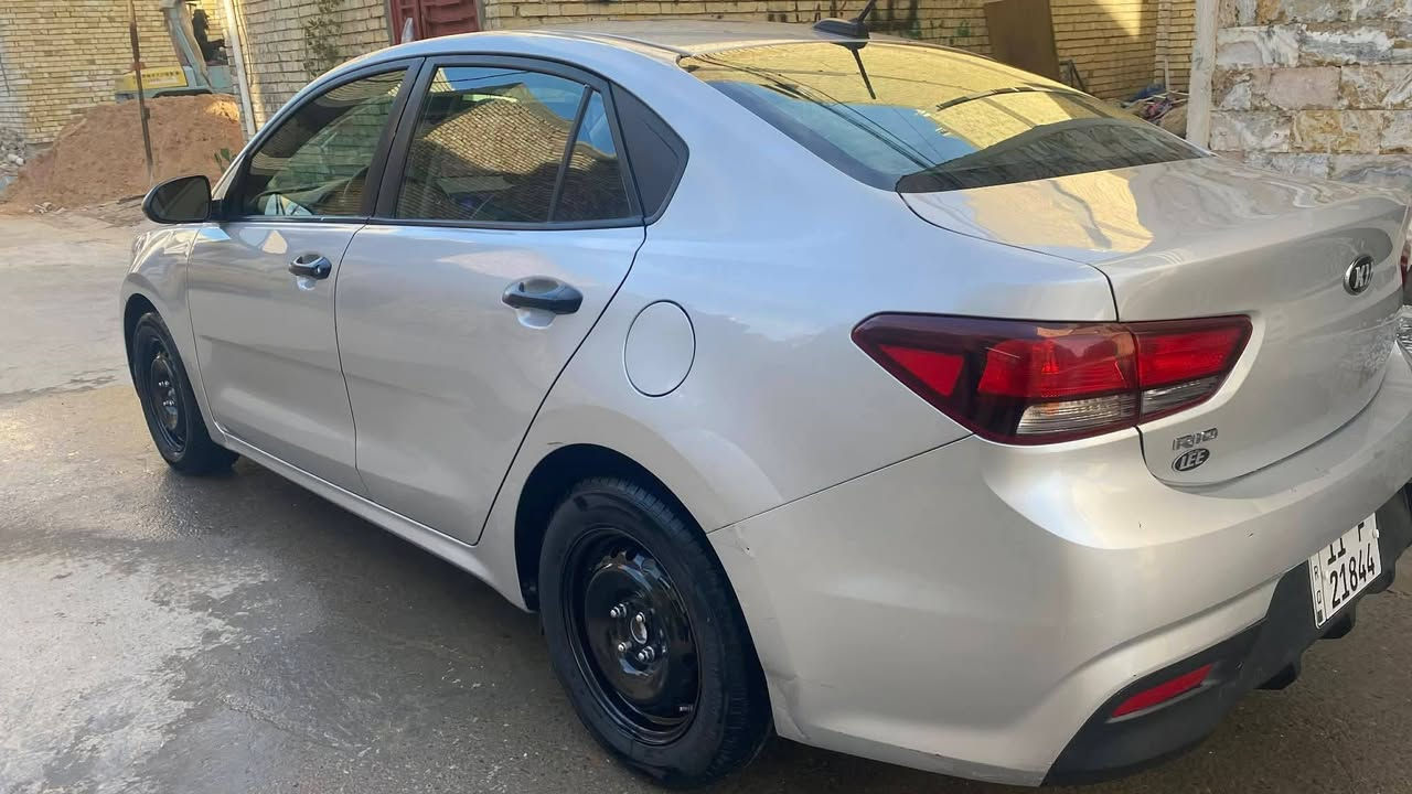 سلام عليكم كيا ريو للبيع ماشيه 65 موديل 2018 والسونار موجود داخل الصور مكينه گير تبريد خير من الله حداديه تخم تأير السعر 87وبيها مجال قليل مكاني الشعله ***********
