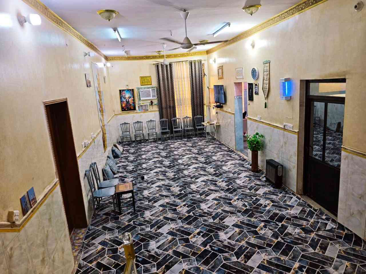 بيت للبيع حي الأعلام الزراعي خلف شركة الصقر السيراميك الشارع المرغوب بداية مدخل منطقه
شارع توه خلصو من خدماته الجهد الهندسي كامل خدمات ماي ومجاري وكهرباء مقرنص وبورد مولده باب بيت 
مساحه 300 متر طابو سند 25 مداور اسهام
بناء طابوك درجه اولى كونكريت مسلح
يحتوي على ٣ غرف
وصاله جبيره
وبراني
وحمامات عدد ٢ داخلي وخارجي
ومطبخ
وطارمه وطارمه خلفيه ايضآ

البيت يبياع البيت حسب رغبت المشتري بالاثاث او بدون الاثاث
السعر 160 مليون بدون اثاث ومع الاثاث يتم الاتفاق حسب الأشياء الي يرغب المشتري بشرائها مع البيت  والسعر قابل للتفاوض 
***********
