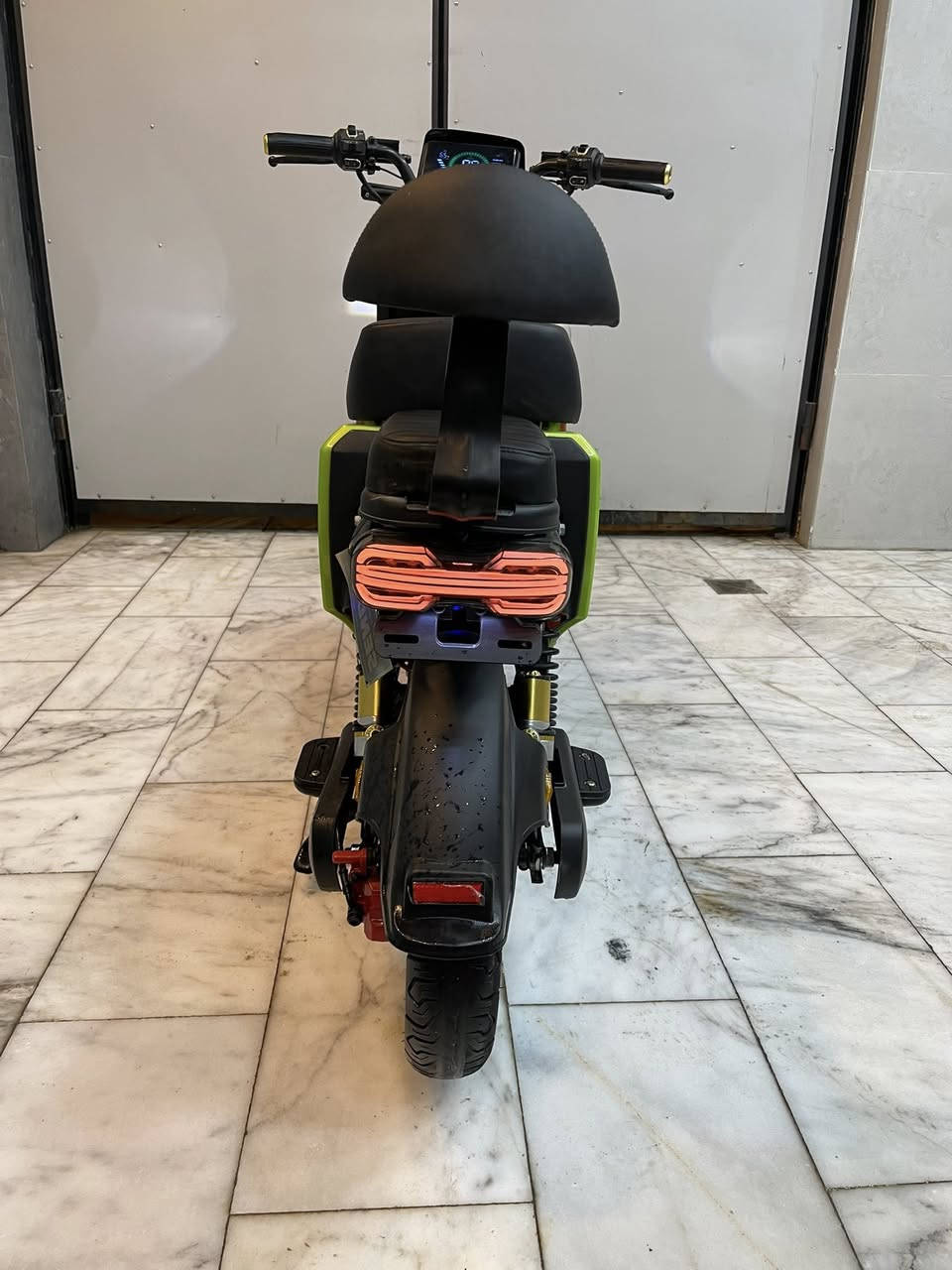 السلام عليكم
للبيع دراجه شحن نوع R11 موديل 2025 دراجه نضيفه كهربائيات كله شغاله مابيه اي نقص ولاا مصلحه على وضع شركه

مواصفات
تشغيل عن بعد
شاشه آيباد اي عطل يضهر بل شاشه
خمس بطاريات دبل كبار 
قوه الملف 2000 واط
سطاب اكسن 
دبل اشاره+ اشاره يمين يسار 
نضام 4 سرع سرعه  109 
نضام (P)
نضام (R) رجوع الخلف
سكن لايت عالي ناصي 
شحن تليفون يو سبي 
قفل ستريرن 
جهاز نذار عن سرقه 
ستاند وسط و ستاند جانبي 
بريك عنبار دسك دهن امامي خلفي 
مزوده فجوج حمر تايرات جوبلس 
دراجه سريعه شلعه قويه

🛑🔵ملاحظة الفج الأمامي يحتاج راسطة فقط دراجة جديد بطاريتها يومين من شادهن ٢١٠ سعرهن والشاحنة بالكرتونة شباب الباسكل المشاة الحقيقي ٧٠٠ كيلو جديد شرط سعره 🛑🔵
٥٦٠ وبي مجال جداً بسيط اي سعر ما اكطع بالتلفون تجي اشوفه وبيك خير وتدلل 
🟩***********🟩
🟩مكاني النجف🟩
