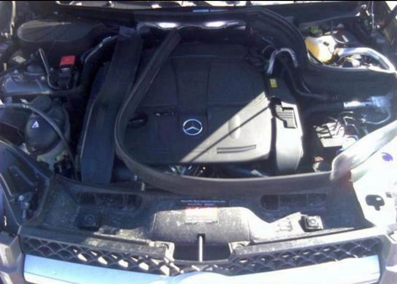 للبيع او المراوس Glk350 2014 
رقم بغداد باسمي مستوردها من سنتها 
حادث نص چاملع وربع دعامية مصلحات نفسهن بدون ايرباك 
ماشيه ٧٥ الف 
6سلندر 350
مكينة وكير برغي ممفتوح بيهن كفالة
تبريد ثلج + صدر جديد + باتري جديد+ منظومة بنزين جديدة.
فتحة سقف بنوراما 
جنطة شفط كهرباء
مقاعد جلد + كهرباء + تدفئة مقاعد+ خزن ميموري
شاشة كامرة تحكمات ستيرن + ستيرن كهرباء 
نظام اوتو هولد عند التوقف 
نظام اوتو ستوب عند التوقف 
انظمة قيادة ايكو ونورمل وسبورت
مري قلاب + خاصية التعتيم للضوء
ويل كب ٢٠ انج تو سايز + تخم تاير جديد 
وبعد بيها مواصفات
حادثها جداً بسيط موضح بالصور 
للاستفسار اكثر عالرقم موجود بالصور 
*********** مكانها السيدية بغداد, العراق
