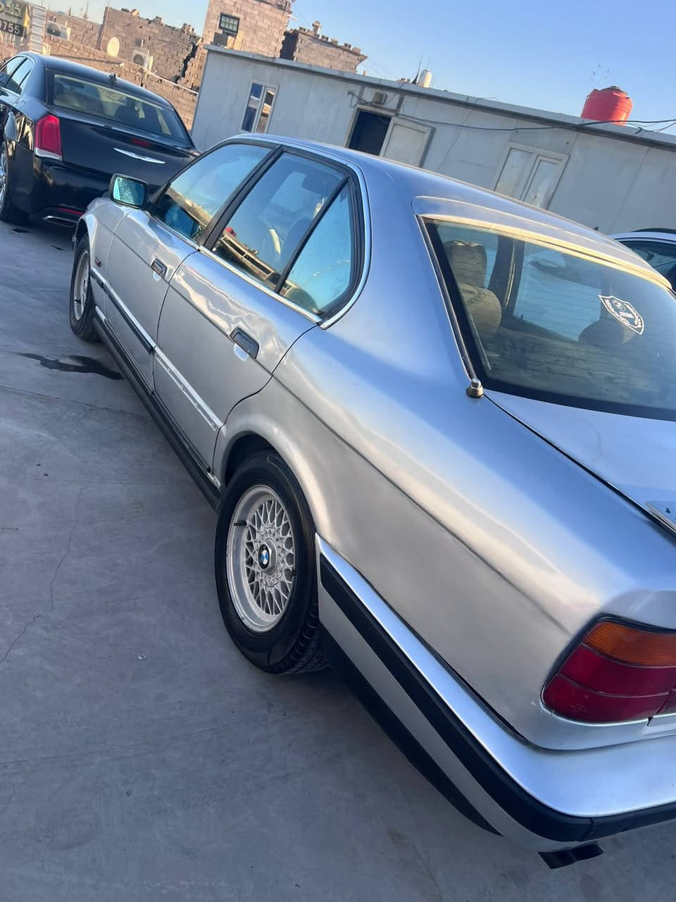 سلام عليكم بي ام 525 مسكر فانوص بغداد مديل 90  كير مكينه حاويه جديد  حداديه جديده ويل كب خليه تخم تاير نضيف بسمي وكاله عامه ام. الباركوت من صاحبهه. تحويل مباشر تبريد شغال  بكان اسياره بصره مركز المدينه السعر  50 وبيهه مجال الستفسار رقم  ***********
