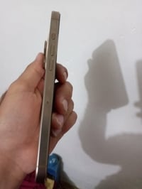 آيفون ١٦ برو ماكس كلش نظيف بحالة الوكالة لا زلغ ولا شخط كارتونة وكيبل ...