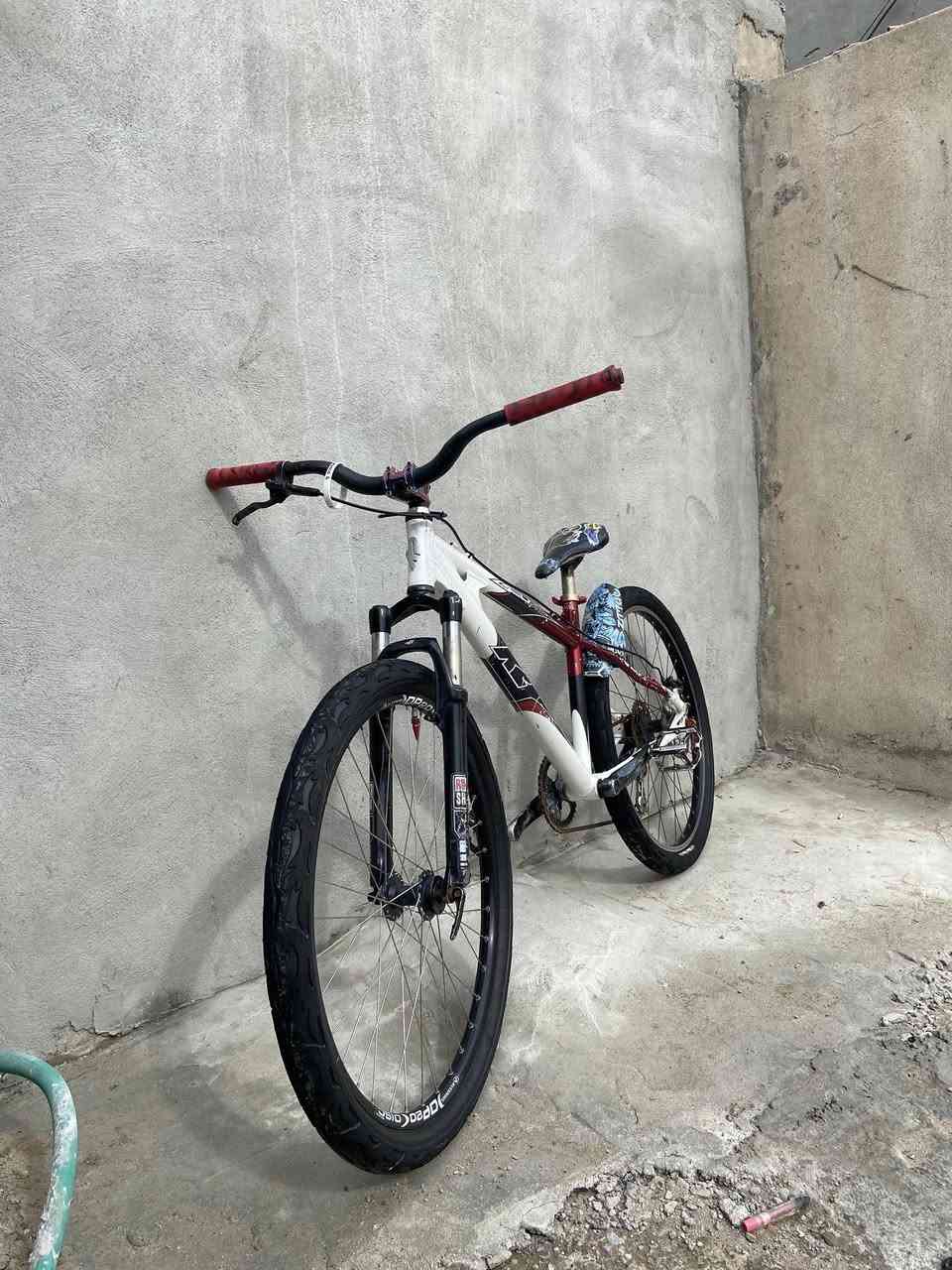 سلام عليكم دراجه K2للبيع ما بيها اي نقص دبل روك شوك شغال ابريكات شيمانو ابكانهم دراجه كامله من كل النواحي مكاني موصل حي النتصار السعر 290وبيها مجال حك جيتك +التواصل واتساب علا هاذ الرقم 0775 856 0699
