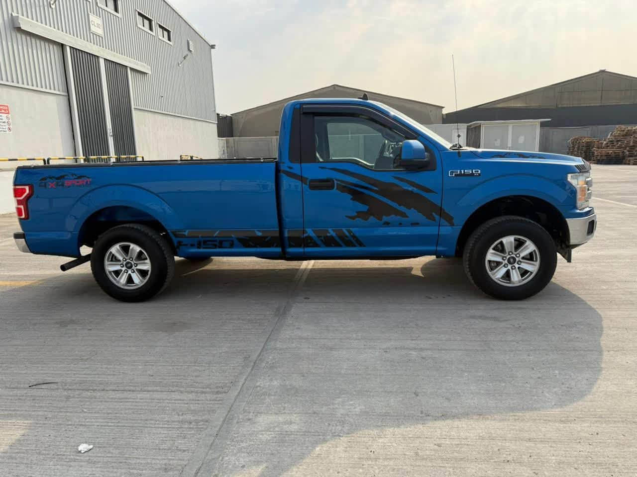 السلام عليكم فورد f150 
مديل 2020
ماشية ١٠٢
بيها بارد بالباب وتبديل جاملغ الايمن
رقم اربيل باسمي تريد تحويل او وكاله 
مكاني بغداد 
***********
