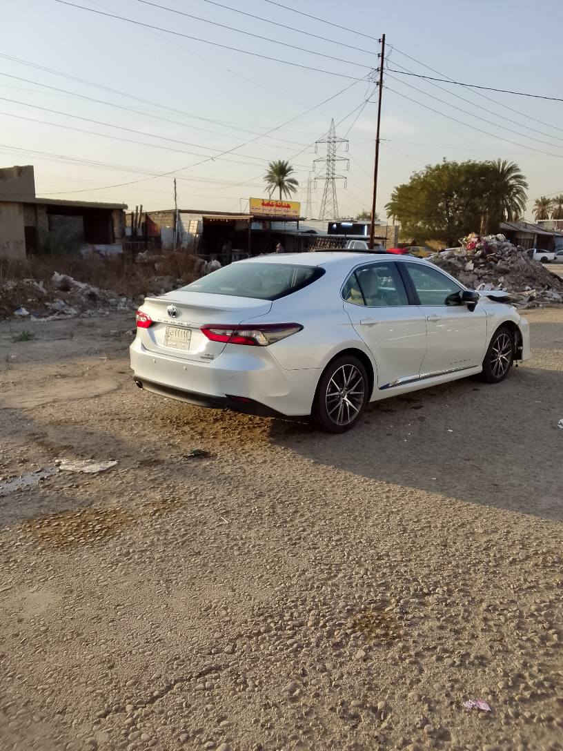 سلام عليكم كامري موديل 2024هايبرد 
خليجي وكالة ياباني فول مواصفات 
رقم بغداد بيها حادث وبيع على وضعهة 
شغالة السياره وتمشي فقد جاملغ وبنيد وباب خلفي 
سابقاً مكفولة ماشية 33 الف *********** بغداد, العراق

