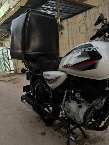 سلام عليكم بوكسر للبيع موديل 2019 دراجه حلوه ومرتبه مكينه مجفته شركه اصلي وناعمه عوزها ترتيب كهربائيات فقط دراجه رقم وسنوية نكليزي تحويل ثاني يوم السعر 1600 وبيها مجال شراي يتصل *********** عنوان بغداد الدورة حي الصحه
