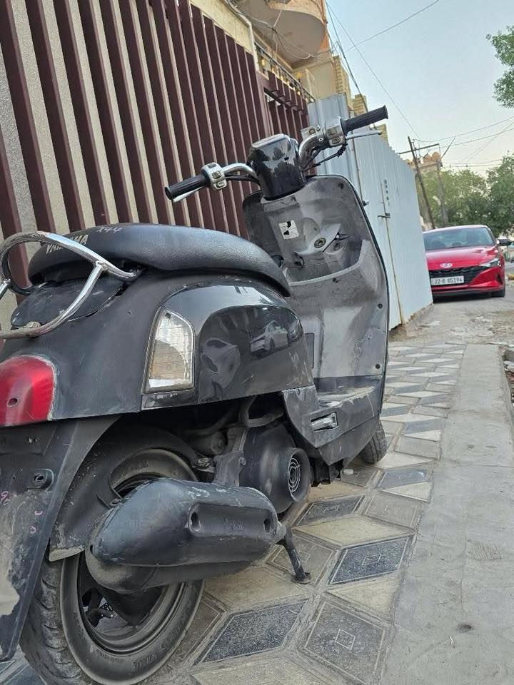 بوليس صارلي يومين من ماخذها من الرمبه من شارع الضلال بيها كلجات رياضي من الرمبه والباقي موضح بصور سعرها دراجه تجي تاخذها بيها ضمان يوم واحد اذا بيها شي ترجع سعرها بمليون و250 رقمي ***********

