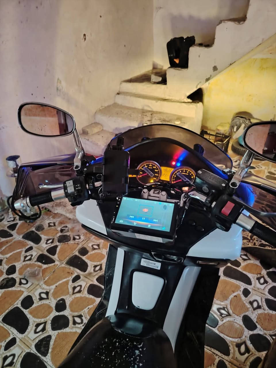 فورزه S7_0/10 دراجه لوانه اسود مغلفه ابيض فابلون دراجه حلوه وخير من الله دراجه مبدل بيه فقط بوشه    ..   سعره الدراجه 11 ونص ورقه بيه مجال قليل للطيبين مكان ميسان المجر الكبير  رقم الهاتف ***********
