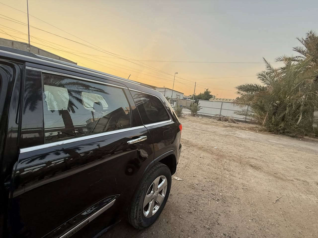 جيب كراند شيروكي لمتد  فور ويل موديل ١٢ بدون حادث من أمريكا لاشاصي لالغد سيارة تم صبغها عام لان بيها جراد وبيها شظية بكصة قمارة صور قبل صبغ موجودة وبعد صبغ 
أبيع اقساط للموظفين فقط سعر ١٧٥ ورقة نص مقدمة وباقي لمدة ٢٠ شهر ويتم الاتفاق مكان سيارة بغداد 
***********
