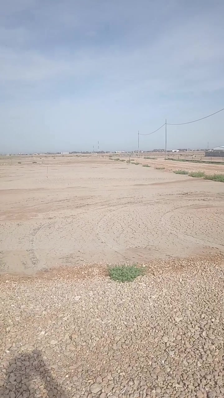 قطعه ارض على طريق السده قبل السجه قبل البانزين خانه السلامين متوفر خدمات كامله مي كرهباء على شارع سبيس ارض طابو زراعي سند 25 باسمي المساحه 1000 ***********
