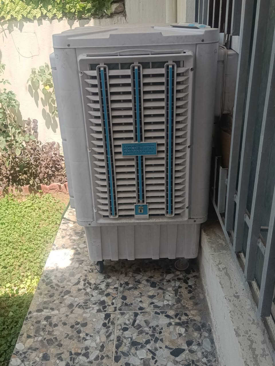 السلام عليكم
اغراض مستعمله استخدام موسم واحد للبيع
سبلت 2طن TCL
السعر 600 الف
ومبرده حجم كبير انفيرتر 
شركة kenwood
السعر 250 الف
العنوان بغداد الزعفرانيه 
الإتصال على الرقم
‏‪0770 255 5502‬‏
