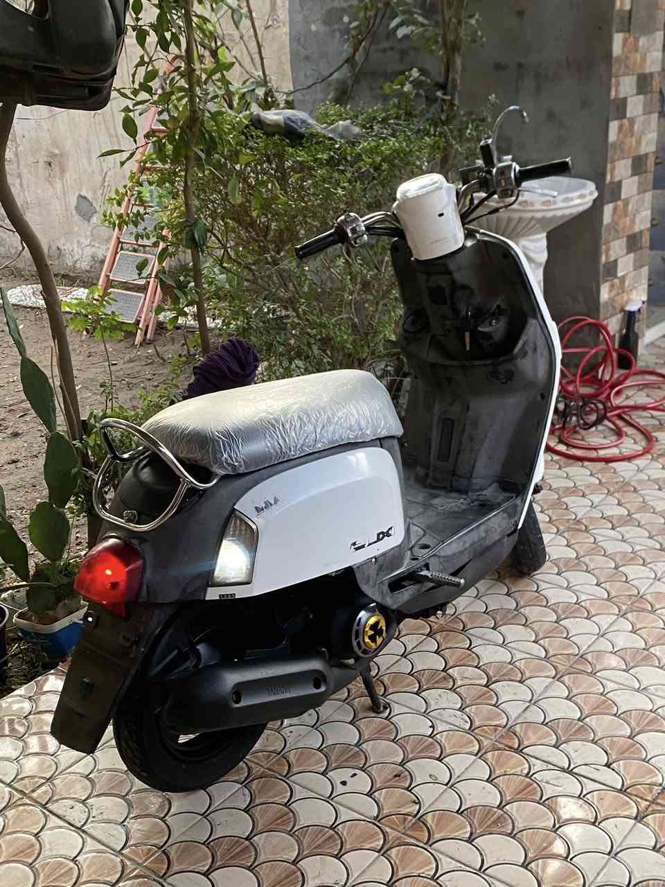 السلام عليكم 
ماكس بوليسي كابريتر كفر بلاد ختم واحد دواخل املح مكينه خرسه ما تسمع الها صوت بوشه 49 دراجه حلوه وبلاديه لايت زنون سعرها مناسب راسلني وتشلع عيوني مكاني حله محاويل حي 17 
رقمي ***********
