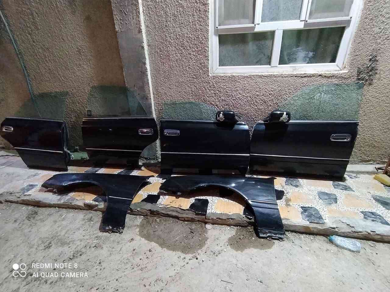 السلام عليكم سستم مال سيارة راس ثور الون اسود نظافه 80% كاملات هنه والبطاين سعر الباب 25 الف مكان بصرة ابو الخصيب رقم ***********
