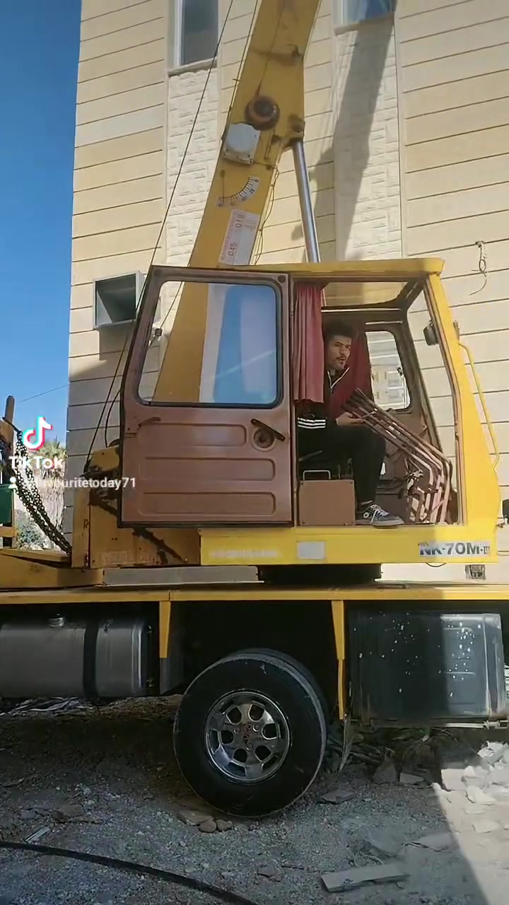 كرين 79 تادانو للبيع سبعه طن للبيع ***********
