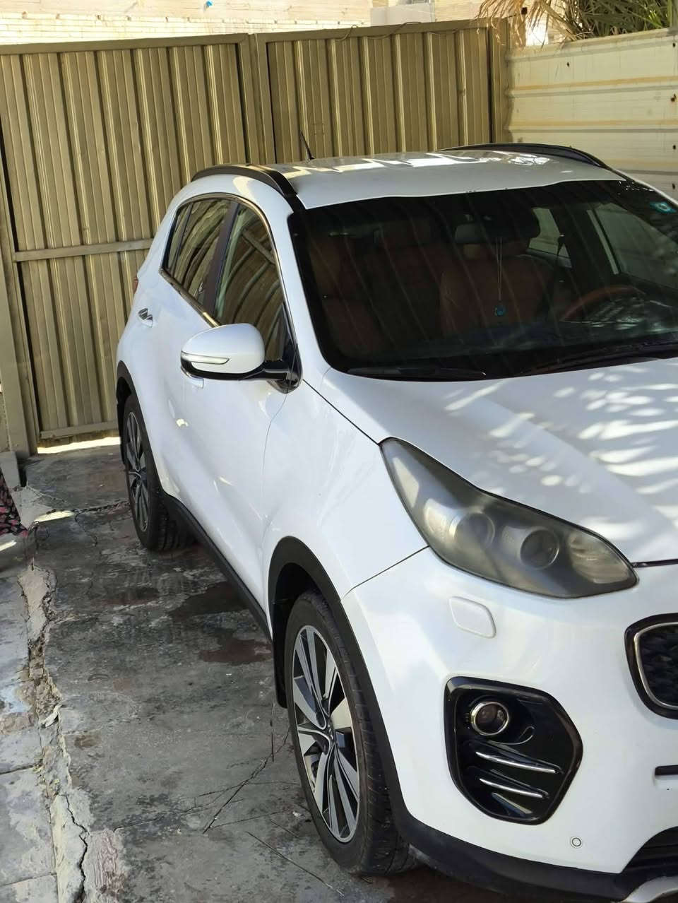 السلام عليكم سبورتج موديل ٢٠١٨خليجي سياره نص فول مابيه لاصبغ ولاتبديل عارضه ١٨٥ وبيه مجال قليل   فقط مكانات بارد ونص دعاميه الاماميه صبغ مكانه بغداد الزعفرانيه للاتصال***********
