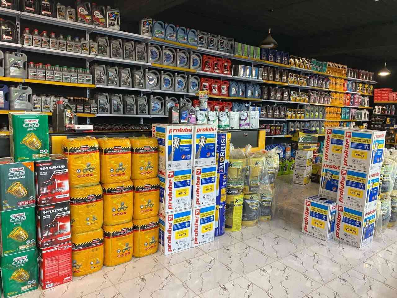 #القلعة #للزيوت #العالمية
عروووووض نار شرط بسعر مناسب جدا 
 لتبديل زيوت السيارات
غسل مجاني وفلتر مجاني اصلي وفلتر تبريد مجاني 

جميع الزيوت ماركات عالمية و في مكان واحد
تتوفر جميع قياسات اللزوجة للزيوت  - 
العنوان اسديرة وسطى طريق البرية ماقبل كراج هشام 
🛢️انواع الزيوت    
#اكسادو 
#ادنول 
#موتل 
#يرول 
#موبر 
#بروفي-كار (PROFI-CAR)
#امزويل (AMSOIL)
#موتل (MOTUL)
 #موبيل 1 (MOBIL 1)
#كاسترول ايدج ( CASTROL EDGE)
#ميتاسو (MITASU)
#ميغ 1 ( MAG1)
#تويوتا (MOTOR OIL)
#لكزس (LEXUS)
#موبار (MOPAR)
#كويكر (QUAKER)
#توتال (TOTAL)
#ليكوي مولي ( LIQUI MOLY )
#رافينول (RAVENOL)
#بيل١ (BELL1) شتريد يمنا بعد العنوان اسديرة طريق المقبرة


**إذا كنت صاحب هذا الإعلان وتريد حذفه لأي سبب، رجاءا أرسل رسالة إلى الدعم الفني**