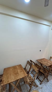 ميز طعام 80*80 خشب يتطبك عدد 3  للتواصل 07727271717