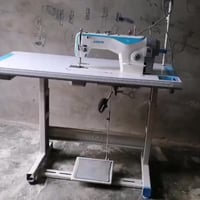 مكينة خياطة • نضيفه • شغاله