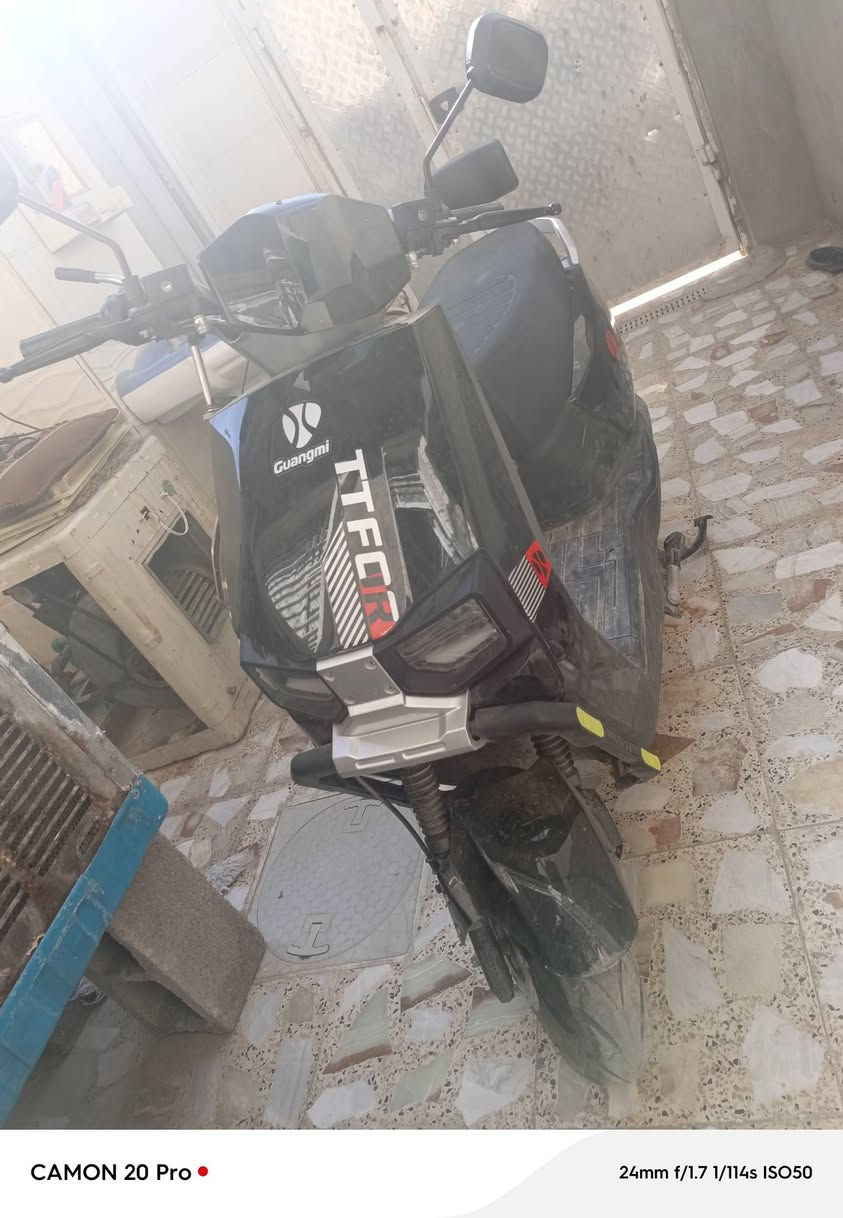 دراجه شحن للبيع في الحبيبيه فول مواصفات سرعه 75 6بطاريات  كامله مكمله هورن شغال لايتات كاملات واضافه سماعه بلوتوث وغيرها من المواصفات للتواصل خاص او رقم هاتف ***********
