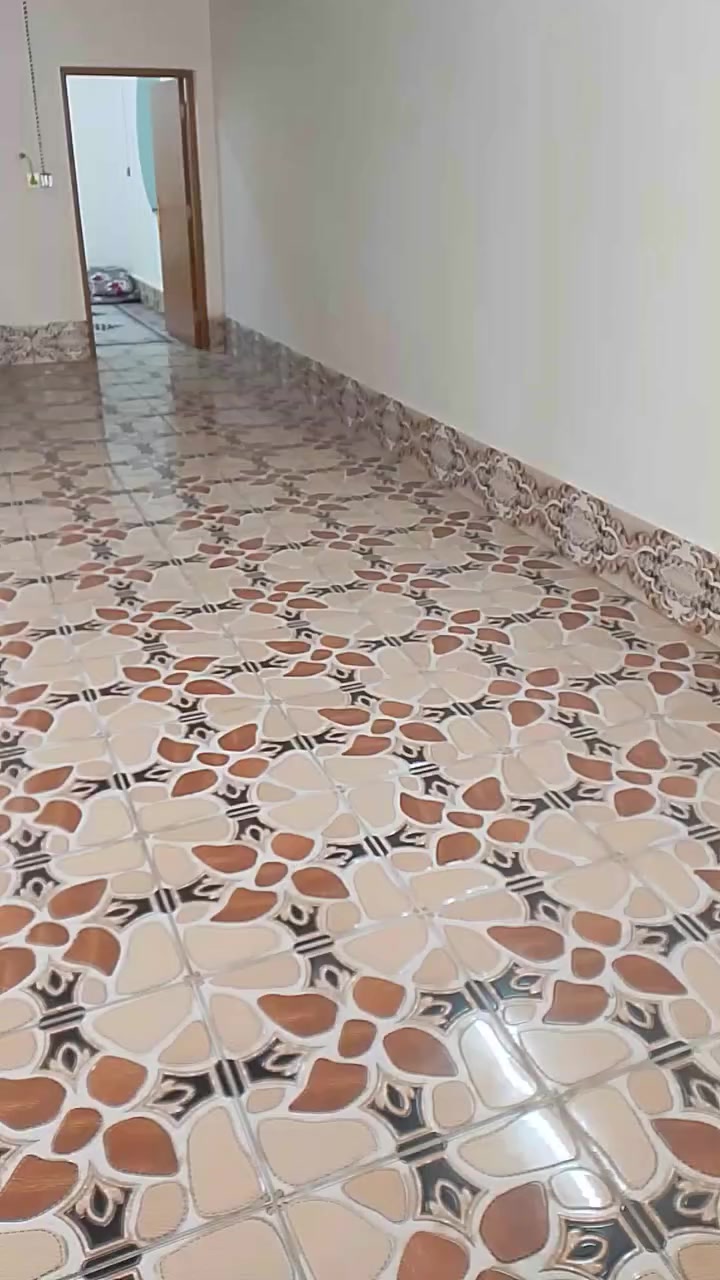 بيت للبيع بالقدس شارع قدس انصار 125 متر طابقين كونكريت صب الارضي غرفه وصاله ومطبخ واستقبال والثاني غرفتين وصاله وصحيات الاتصال ***********
