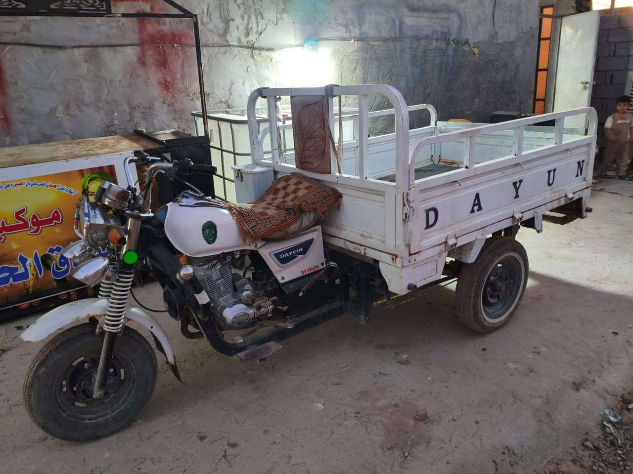 السلام عليكم
ستوته لبيع موديل 19 
محركه بعده بجيس 
تايراته جديدات 
كهربياته من طول لطول شغالات 
لمكان شطره حاوي العباس 
ستوته اوراق اصولي 
ستوته مكفوله من طول لطول 
ستوته يريدله بس سايق 
وشكرا الكم 
***********
