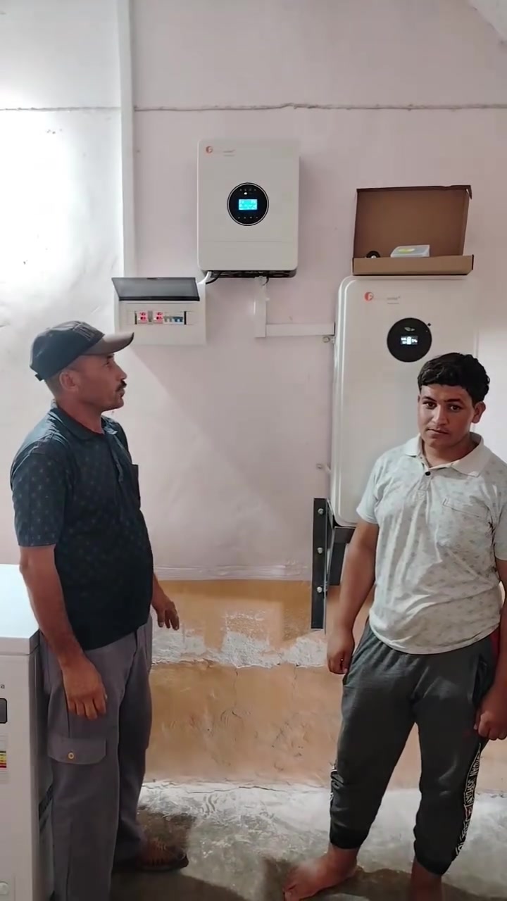 على بركة الله تعالى

تم بعون الله تعالى تنصيب منظومة طاقة شمسية متكاملة ذات كفاءة عالية، باستخدام مواد عالمية مضمونة لضمان طاقة مستقرة وأداء موثوق يدوم لسنوات طويلة.

🔹 20 أمبير نهاري
🔹 15 أمبير ليلي

تتكون المنظومة من:
▪️ انڤيرتر فلستي بقدرة 6 كيلو، بمواصفات عالمية وأداء عالي الكفاءة.
▪️ بطارية فلستي سعة 15 كيلو، ذات جودة ممتازة وعمر تشغيلي طويل.
▪️ ألواح لونجي HIMO X10 بقدرة 645 واط (وجهين)،  وكفاءة إنتاجية عالية.
▪️ هيكل حديد مغلون مقاوم للصدأ والعوامل الجوية.
▪️ بورد قواطع حماية متكامل لضمان أعلى درجات الأمان.
▪️ أسلاك ربط نحاس عالية الجودة لتحمل الأحمال بكفاءة عالية.
▪️ جميع الملحقات والتجهيزات الخاصة بمنظومات الطاقة الشمسية.

نلتزم بتقديم الجودة، الضمان، والدقة في التنفيذ بأيدي مختصة وخبرة موثوقة، لأن الطاقة الشمسية اليوم ليست رفاهية، بل استثمار حقيقي للمستقبل وتوفير دائم للطاقة.

📞 للاستفسار والحجز : ***********

#الفريق_الفني
#عكرمه_الحبيب
#طاقة_متجددة #اعمال_يومية
#الله_حيهم
