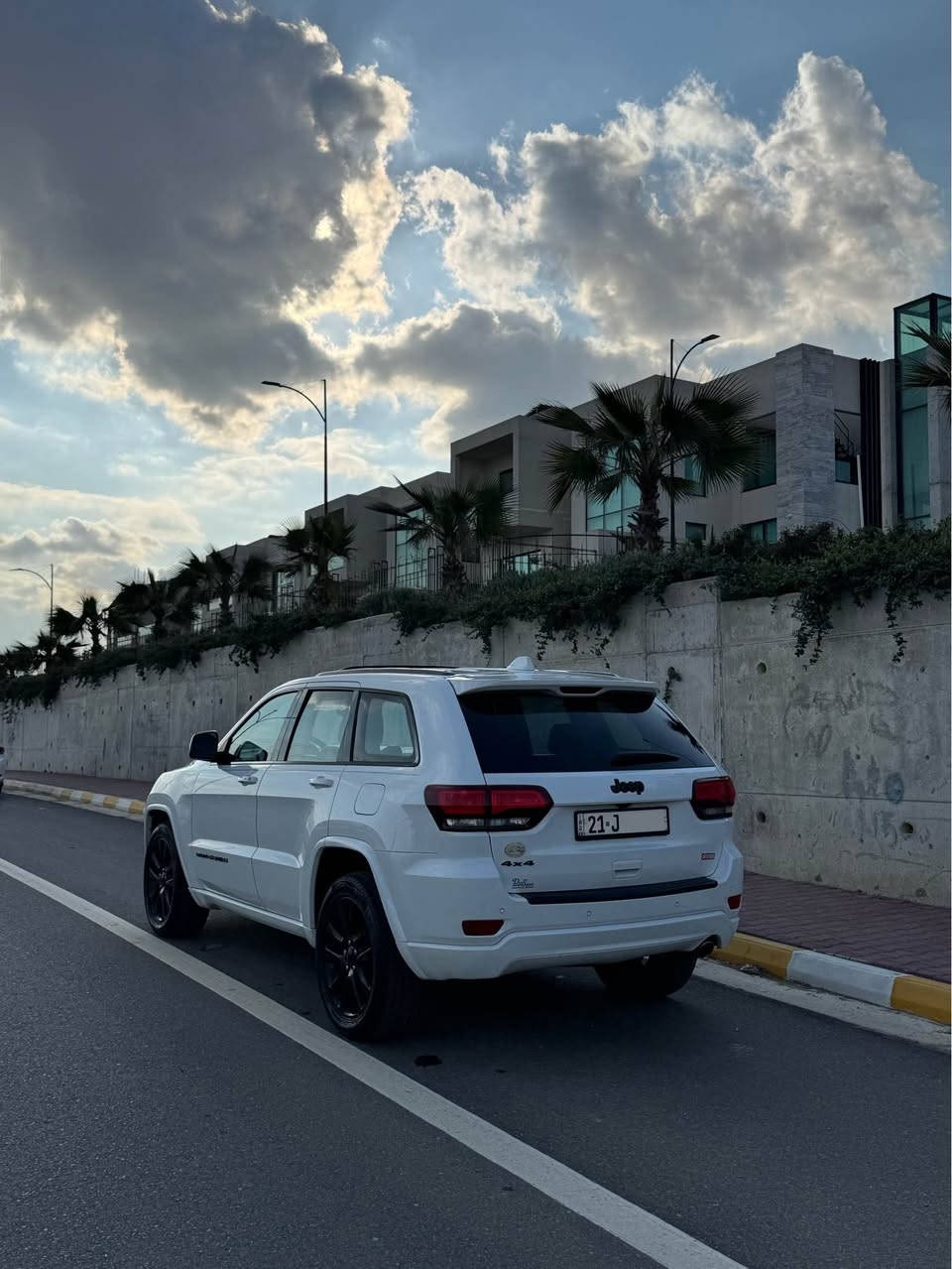 Jeep Laredo 2018 Black Top 4X4
جێب لاریدۆ ٢٠١٨ – مواسەفات بلاک تۆپ دەبڵ ئەکسل

ماشاءاللە، نموونەی جوانی و هەیکەل قەپات، مواسەفات هەیکەل و ناوی بیلادی ماوەتەوە، پێش و پشت کەپس

ماوەی ڕۆشتن: ١٤٥،٠٠٠ کیلۆمەتر

بۆیاخ:
دوو پارچەی دزراوە بێ دەعم، یەک پەڵە سارد، پێش و پشت کەپس

مواسەفات Black Top:
 • سڵایت
 • بەسمە
 • شەغال
 • چوار دەرگا بەسمە
 • دەبڵ ئەکسل
 • کوشن جلد
 • کوشن هیتەر
 • کوشنەکانی دواوەش هیتەر
 • کوشن سارد
 • کوشن کارەبای
 • سنوق شەفت (کارەبای)
 • پەردەی سنوق بیلاد
 • لایت ناو ڕەش عەدەسە زینۆن بلاجیکتۆر
 • لایتی دواوە کامل لید
 • ویل کرۆم ڕەشی بیلاد
 • ڕاداری ٣٦٠ پلە (پێشەوە، دواوە، ئاوێنەکان، ڕاداری خەتی جادە، تەحدید سورعە)
 • کامێرا ٣٦٠ پلە
 • شاشە گەورە
 • کامێرا، حاسە
 • سێ گێڕ (عادی، ئۆتۆماتیک، گێڕ لە سووکان)
 • چوار مۆدی لێخوڕین (ECO, SPORT, NORMAL, MANUALL)
 • نێزامی هێزی سەیارەکە لە شاشەوە
 • تەبرید مەرکەزی
 • نێزامی سبلێت
 • کارپلەی Android, iOS
 • زۆر مواسەفاتی تر…

کامل سێرڤس کراوە
 • ڕۆنی مەکینە تازەیە
 • هایدرۆلیک تازەیە
 • چوار تایەی تازەی تایلەندی لەژێرە

ڕەقەم و سەنەوی تازەیە: تا ٢٠٢٩
تەحویل و غرامە: بە شەرت

ناونیشان: سلێمانی

پەیوەندی:
***********
***********

————————————
Jeep Laredo 2018 Black Top 4X4
جيب لاريدو ٢٠١٨ – مواصفات بلاك توب دبل أكسل

ما شاء الله، نموذج رائع و بحالة ممتازة، المواصفات كاملة، الهيكل بحالة جيدة، أمامي وخلفي كابس

مسافة السير: ١٤٥،٠٠٠ كيلومتر

الحالة:
قطعتين مسروقة بدون عطل، مكيف واحد بارد، أمامي وخلفي كابس

مواصفات Black Top:
 • سلايت
 • بسمه
 • شغال
 • أربعة أبواب بسمه
 • دبل أكسل
 • كوشن جلد
 • كوشن هيتير
 • كوشنات الخلف أيضاً هيتير
 • كوشن بارد
 • كوشن كهرباء
 • سنوق شفت (كهرباء)
 • ستارة سنوق بلد
 • فوانيس داخلية سوداء أديسه زينون بلاجيكتور
 • فوانيس خلفية كاملة ليد
 • جنوط كروم سود بلد
 • رادار ٣٦٠ درجة (أمامي، خلفي، المرايا، رادار خط الطريق، تحديد السرعة)
 • كاميرا ٣٦٠ درجة
 • شاشة كبيرة
 • كاميرا، حساس
 • ثلاث سرعات (عادي، أوتوماتيك، سرعة في القير)
 • أربعة أوضاع للقيادة (ECO, SPORT, NORMAL, MANUAL)
 • نظام قوة السيارة من الشاشة
 • تكييف مركزي
 • نظام سبلت
 • كاربلاي Android, iOS
 • مواصفات أخرى كثيرة…

تم عمل صيانة كاملة
 • ضوء المحرك جدید
 • هيدروليك جدید
 • أربع إطارات جديدة تايلندي تحت

الرخصة وسنة الصنع: حتى ٢٠٢٩
التسليم والغرامة: حسب الشرط

العنوان: السليمانية

للتواصل:
***********
*********** السليمانية, العراق

