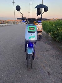 R8 • ٥ بطاريات • بلوتوث