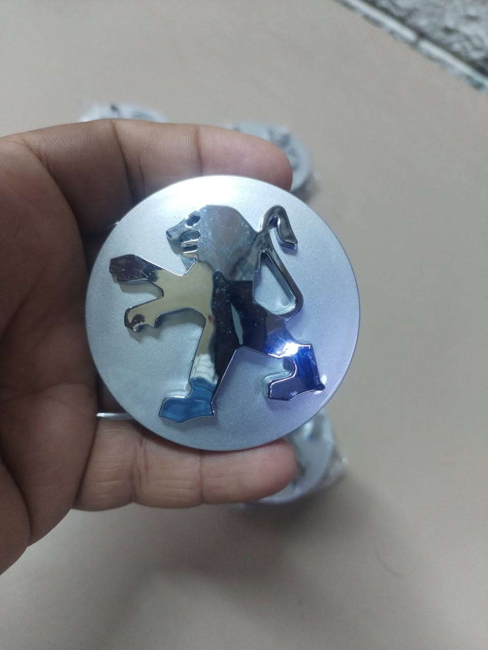 غطاء وسط الجنط السعر 10 الاف
غطاء وسط الجنط الأصلي لسيارات Peugeot 🔧
🚗 متوافق مع:
107 – 206 – 207 – 307 – 308 – 407 – 5008 – 607

توصيل بصرة ولكل المحافظات


**إذا كنت صاحب هذا الإعلان وتريد حذفه لأي سبب، رجاءا أرسل رسالة إلى الدعم الفني**