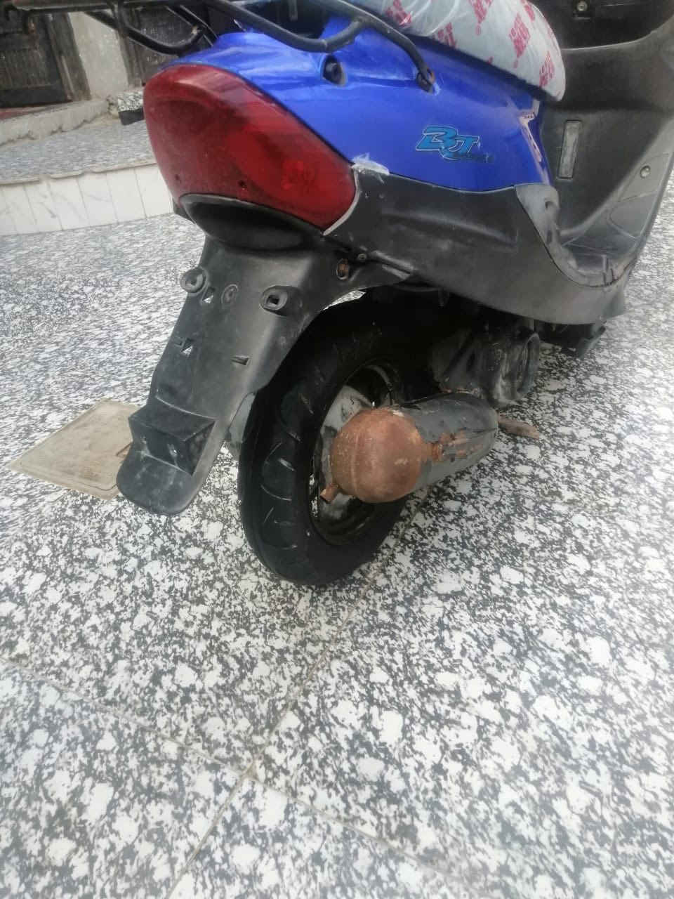 سلام عليكم دراجه تسع زروف للبيع دراجه نضيفه مرتبه كهربائيات كلها شغاله سلف  هندر اشاير هورن لايت كدام صطاب خلفي عينه كيلو متر كيج بانزين كلشي شغال بيها دراجه دكه وحده كدامكم نضافتها كلشي بيها بلاد مكاني بصره جزيره وانه خادم لشراي ***********
