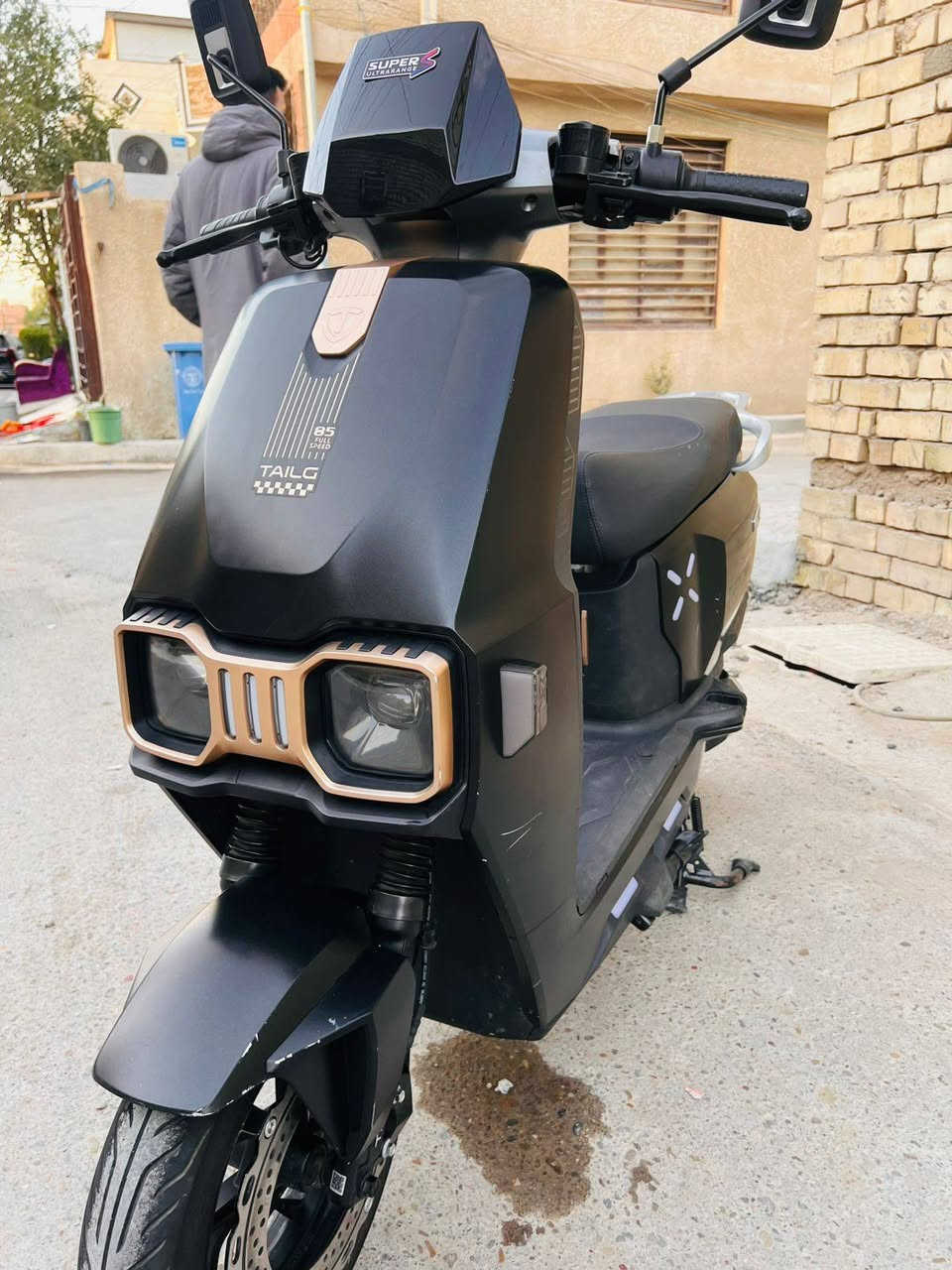 السلام عليكم للبيع دراجه تايلج 6بطاريات ملف 2000 السعر 800 وبيها مجال بصيط للااستفسار اتصل *********** مكاني بغداد الزعفرانيه
