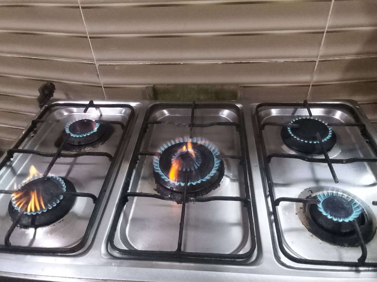 طباخ للبيع  بدون جامه 90وبي مجال ***********عنوان القادسية الثانيه شارع ابو وليد
