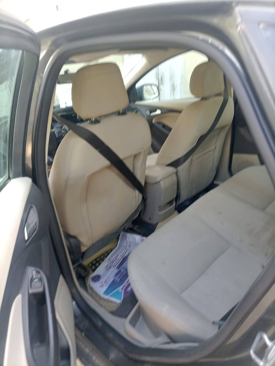 سلام عليكم فورد فوكس  2018 للبيع محرك 2000 مكينه بلجيس حادثهة جاملغ وبنيد وباب السايق بي قليل معجون بس باقي التفاصيل بلصورة مكاني دوانيه مركز شراي تشلع عيوني سعر95 وبيه مجال واسف ع اطاله ***********
