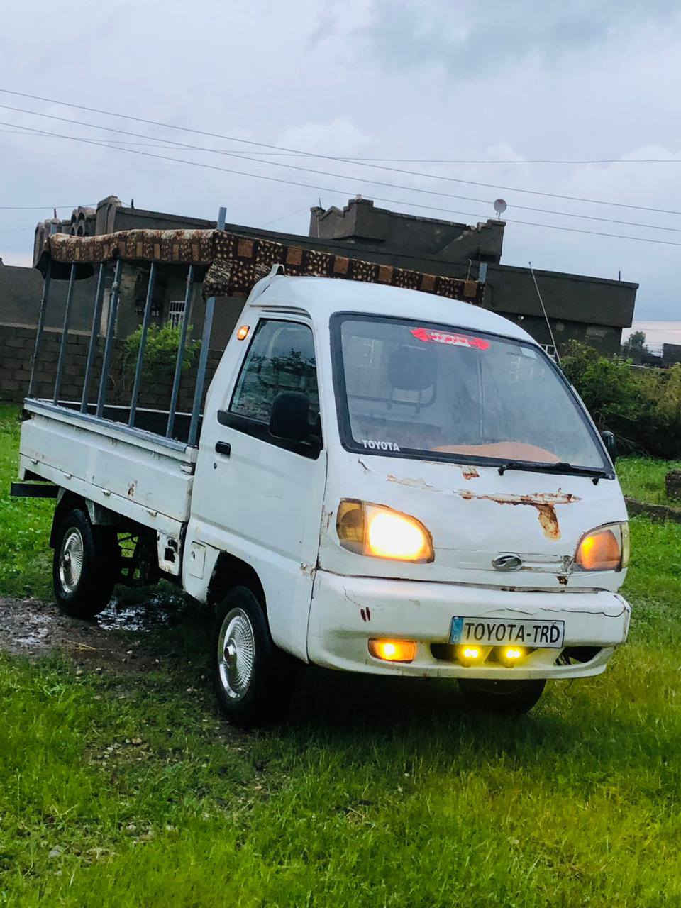 السلام عليكم سياره فاو 2006 للبيع
محرك جديد بالكارتون ما صارله شهرين من شديته 

صدر جديد شرط طبه 
فلنجات +دسكات كلهن جدد 

طخم تواير صارلهن شهرين من شديتهن

السعر 16وبيها مجال 

للاستفسار ***********
