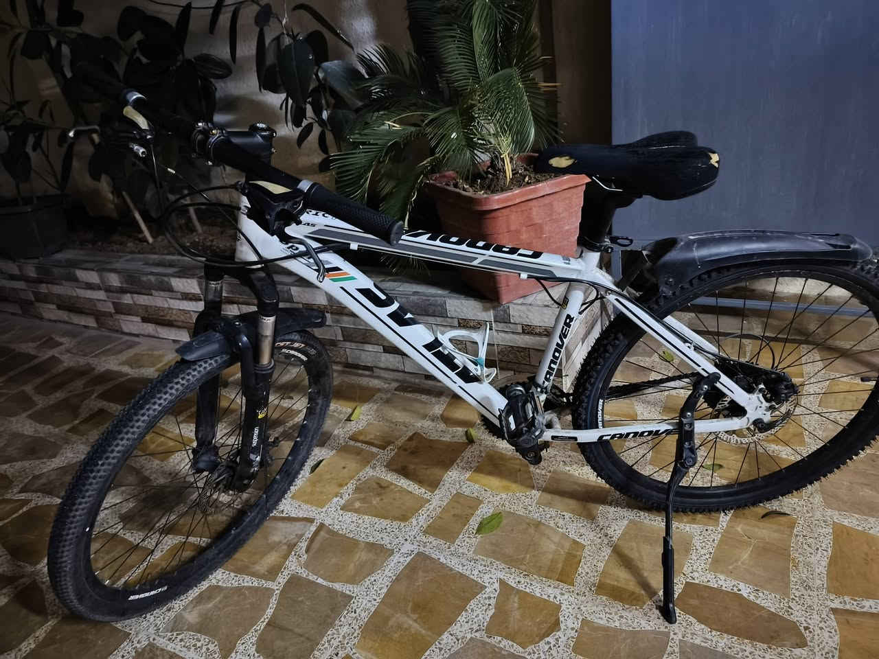 السلام عليكم بايسكل حجم 26للبيع عدد نمرات الكير 8فول نضافة 100/100سعر 120وبيه مجال


**إذا كنت صاحب هذا الإعلان وتريد حذفه لأي سبب، رجاءا أرسل رسالة إلى الدعم الفني**