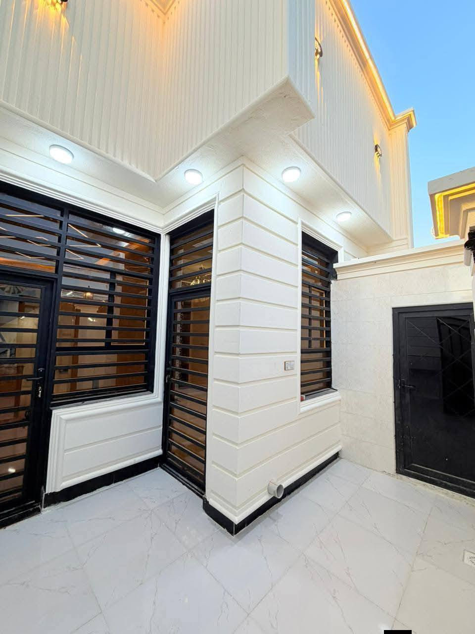 🏡دار للبيع🏡

المساحة: 100 متر 
✅ #طابو_زراعي_سند_25_أقرار_محكمه
السعر: خاص وتدلل
الموقع: النجف شارع الصب مقابل ملحق قريه الغدير #ألخط_ألاول

مواصفات البناء:
غرفه نوم وصاله ومطبخ واستقبال حمامات داخليه وخارجيه وكراج 
بناء مرتب (أساس + سقف كونكريت + طابوك)
أرضية بورسلين أبو الـ 60

الخدمات:#بعد_عن_الشاره_150م بلخط الاول 
ماء كهرباء مدارس سوق تبليط مولد

للاستفسار والاتصال:
*********** النجف, العراق
