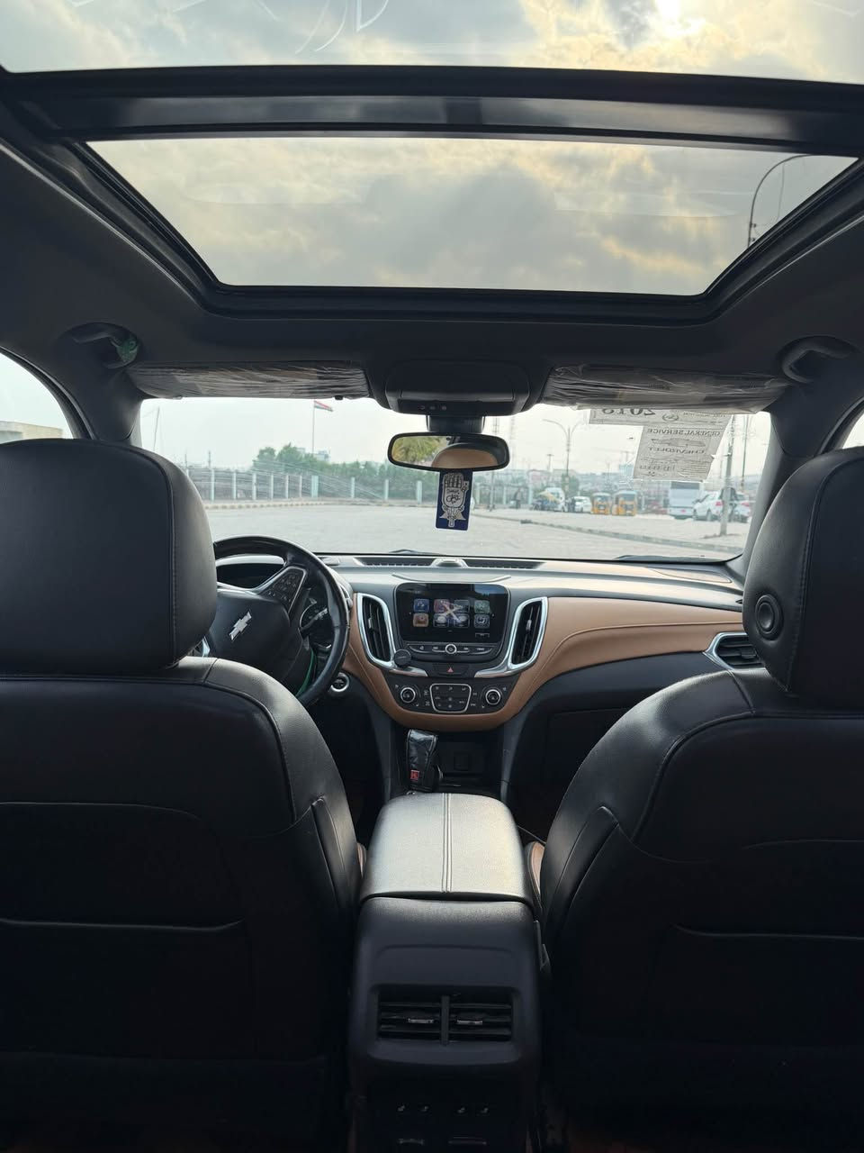 السلام عليكم 
كوينكس موديل 2018 بريمير للبيع 
فول مواصفات تشغيل عن بعد بانوراما قطعتين كشن هزاز اشاير بالمري صندوك كهربائي  وبيها بعد هواي مواصفات حادثه 
  قطعه وحده بنيد فقط
رقمها ميسان 
السعر (128$) وبيها مجال
مكان السياره ميسان للأستفسار *********** عمارة, ميسان
