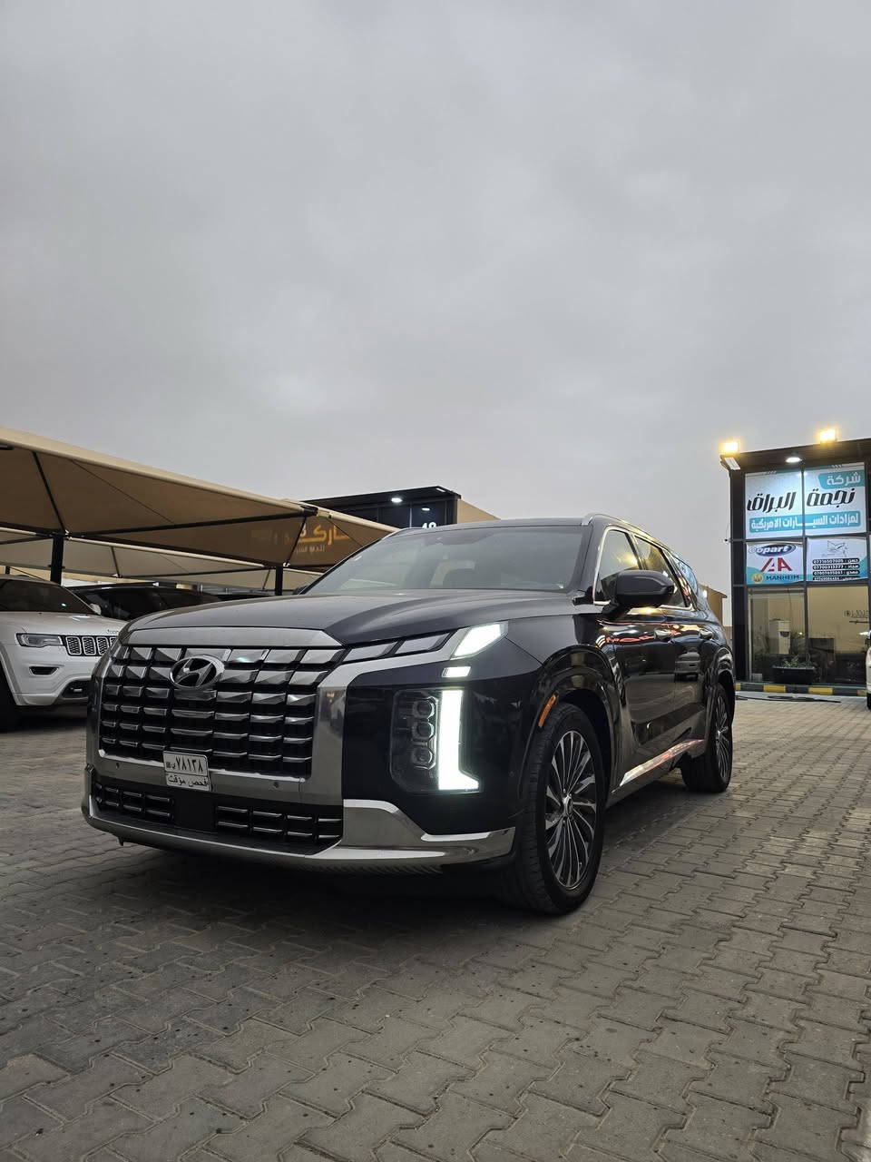 Hyundai palisade calligraphy 2023
السلام عليكم 
باليسايد ٢٠٢٣ كالكرافي 
ماشيه ٢٨
بدون رقم 
حادثها جاملغ + بنيد بدون داخل فقط تبديل 
بدون ايرباك بدون ايرباك 
كالكرافي بعد مواصفاتها معروفه 
فتحتين سقف
كنتاره 
٥ كامرات 
رادارات ٣٦٠ .........
تترقم جميع المحافظات 
مكان السياره كربلاء 
السعر 270 وبيها مجال 
***********
