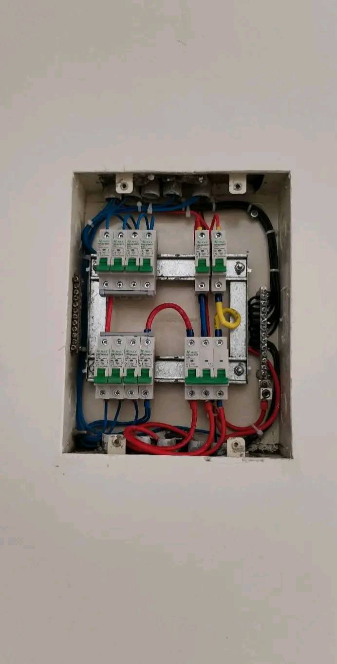 
هل تقدر توضح أكثر عن تفاصيل الخدمات الكهربائية المقدمة؟: 
فني كهرباء اشتغل صيانه وترميم وتبديل وجميع الاعطال الكهربائية في بغداد الرصافه ***********
وين مكانكم بالتحديد داخل العراق؟: 
بغداد الرصافه 