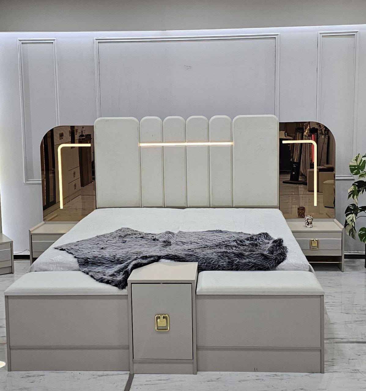 موديل توانا 

11 قطعه 
كنتور + 2 ملاحق 
كنتور 365 .c.m 
اناره داخل الكنتور 
ميز تواليت اناره 
سرير اناره داخل الدوشمه 

السعر. مليون و٨٠٠

يوجد توصيل جميع المحافظات للحجز 
*********** واتس اب
